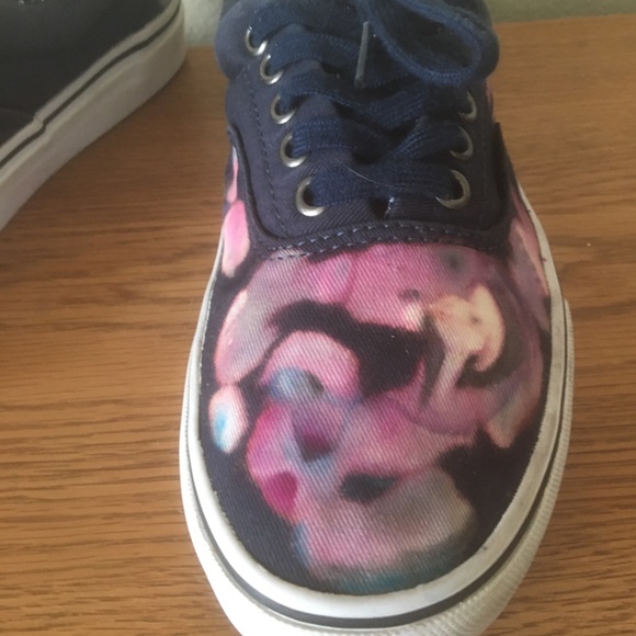 NWOT Custom Vans - Picture 2 of 16